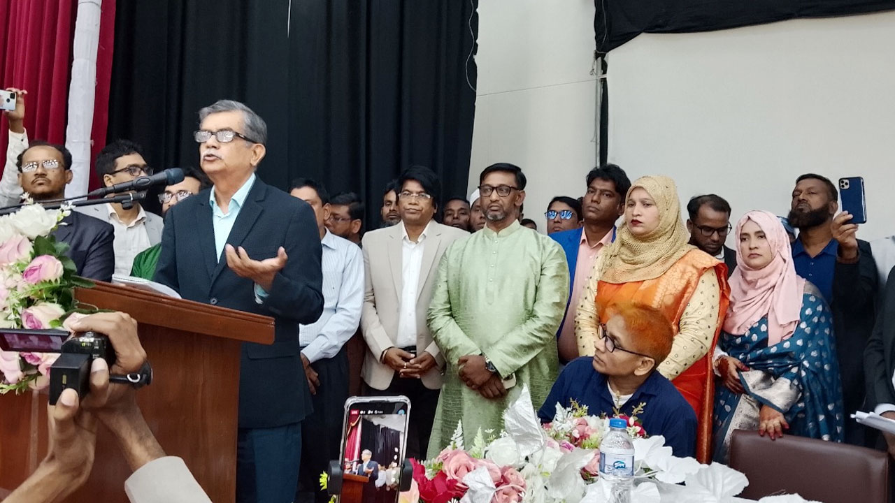 শিক্ষাকেন্দ্রগুলোকে রাজনীতিমুক্ত রাখতে হবে: শিক্ষা উপদেষ্টা